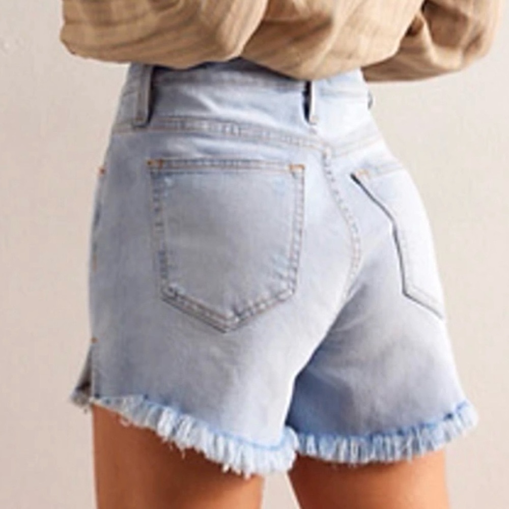 We The Free CRVY Vintage High Rise Light Wash Shorts Size 27 - Picture 3 of 15
